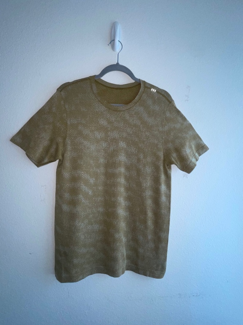 Lululemon Metal Vent Tech Short Sleeve Shirt – Yellow/Silver, M | Excellent Used